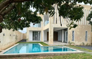 NGAPAROU : Villa neuve R+1 non meublée à vendre