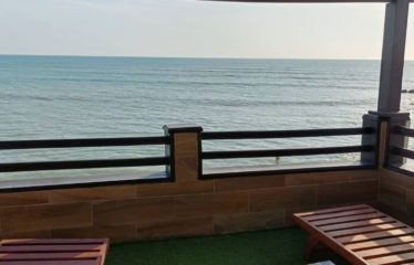 NGAPAROU : Villa pieds dans l’eau – 4 chambres avec piscine à vendre