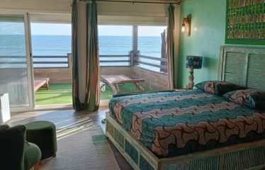 NGAPAROU : Villa pieds dans l’eau – 4 chambres avec piscine à vendre