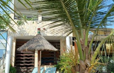 NGAPAROU : Villa pieds dans l’eau – 4 chambres avec piscine à vendre