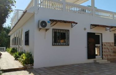 SOMONE : Villa 5 chambres avec piscine proche de la mer à louer