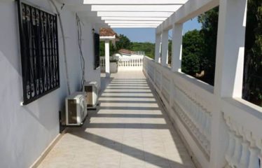 SOMONE : Villa 5 chambres avec piscine proche de la mer à louer