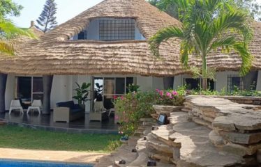 NGUÉRIGNE : Villa afro-contemporaine 3 chambres avec piscine à vendre