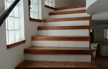 NGUÉRIGNE : Villa afro-contemporaine 3 chambres avec piscine à vendre