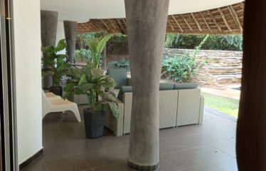 NGUÉRIGNE : Villa afro-contemporaine 3 chambres avec piscine à vendre