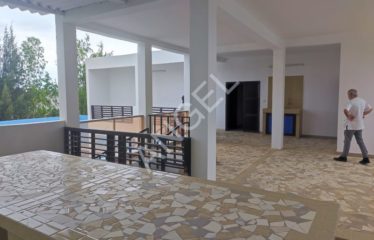 LAC ROSE : Superbe villa à vendre au Lac Rose