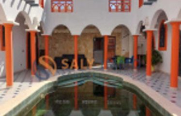 NGAPAROU : Riyad contemporain à vendre – Charme marocain, authenticité et confort moderne