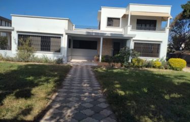 DAKAR FANN RÉSIDENCE : Villa de 2397 m2 à vendre