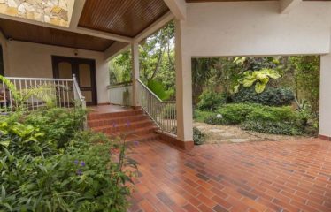 DAKAR ALMADIES : Villa à vendre de 1241 m2