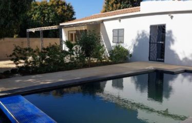 NGAPAROU : Villa avec piscine à débordement à vendre