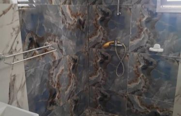 NGAPAROU : Villa avec piscine à débordement à vendre