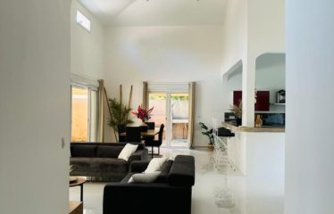 NGAPAROU : Villa 3 chambres avec piscine en résidence privée à vendre