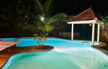 NGAPAROU : Villa 3 chambres avec piscine en résidence privée à vendre