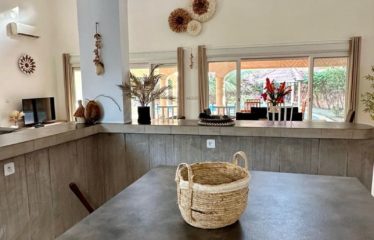 NGAPAROU : Villa 3 chambres avec piscine en résidence privée à vendre