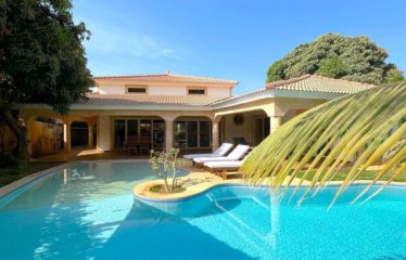 NGAPAROU : Villa 3 chambres avec piscine en résidence privée à vendre