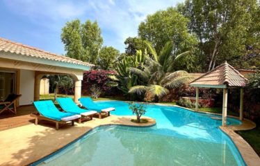 NGAPAROU : Villa 3 chambres avec piscine en résidence privée à vendre