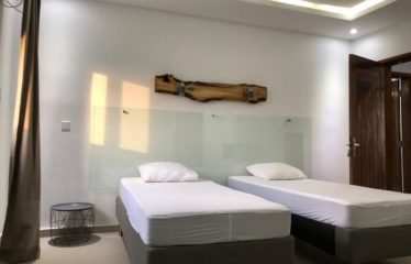 DAKAR POINT-E : Très bel appartement meublé à louer – Type F3