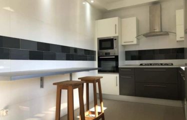 DAKAR POINT-E : Très bel appartement meublé à louer – Type F3