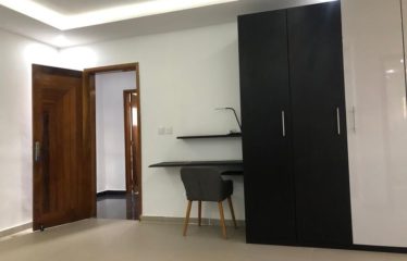 DAKAR POINT-E : Très bel appartement meublé à louer – Type F3