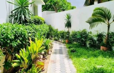 DAKAR MERMOZ : Belle villa de 500 m2 à vendre – 5 chambres