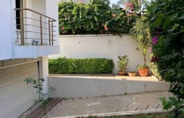 DAKAR MERMOZ : Belle villa de 500 m2 à vendre – 5 chambres