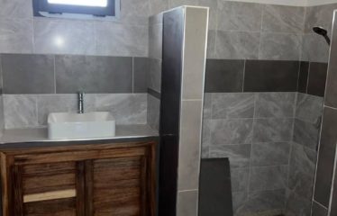 NGUERIGNE : Villa contemporaine 3 chambres avec piscine à vendre