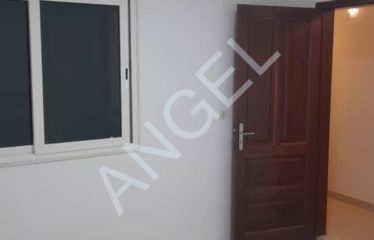 DAKAR MAMELLES : Immeuble R+2 à vendre dans une zone calme et accessible