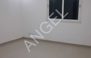 DAKAR MAMELLES : Immeuble R+2 à vendre dans une zone calme et accessible