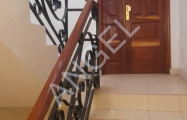 DAKAR MAMELLES : Immeuble R+2 à vendre dans une zone calme et accessible