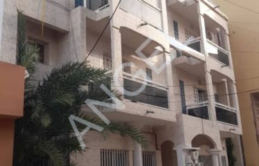 DAKAR MAMELLES : Immeuble R+2 à vendre dans une zone calme et accessible