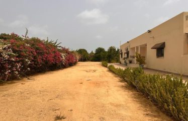 NGUEKHOKH : Villa 6 chambres avec piscine sur 2 hectares à vendre
