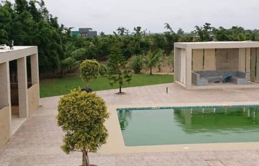 NGUEKHOKH : Villa 6 chambres avec piscine sur 2 hectares à vendre