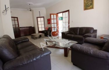 DAKAR OUEST FOIRE : Villa R+2 pour des bureaux à louer