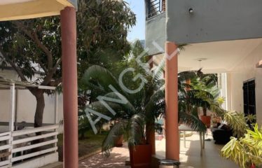 DAKAR OUEST FOIRE : Villa R+2 pour des bureaux à louer