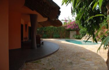 NGUÉRIGNE : Villa afro 3 chambres avec piscine à vendre