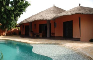 NGUÉRIGNE : Villa afro 3 chambres avec piscine à vendre