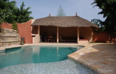 NGUÉRIGNE : Villa afro 3 chambres avec piscine à vendre