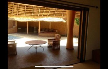 NGUÉRIGNE : Villa afro 3 chambres avec piscine à vendre