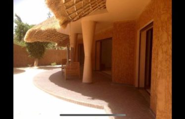 NGUÉRIGNE : Villa afro 3 chambres avec piscine à vendre