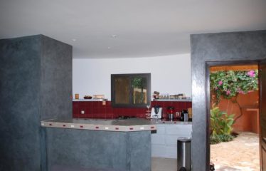 NGUÉRIGNE : Villa afro 3 chambres avec piscine à vendre