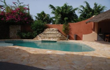 NGUÉRIGNE : Villa afro 3 chambres avec piscine à vendre