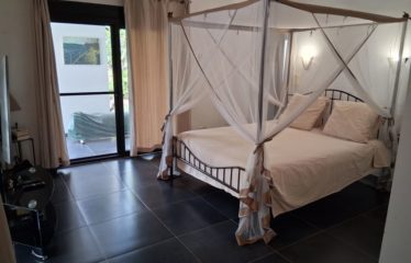 NIANING : Villa moderne originale 5 chambres avec piscine à vendre au bord de la mer