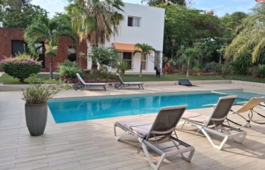 NIANING : Villa moderne originale 5 chambres avec piscine à vendre au bord de la mer