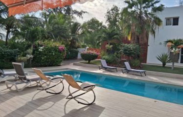 NIANING : Villa moderne originale 5 chambres avec piscine à vendre au bord de la mer