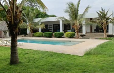 NGUERIGNE : Villa contemporaine de standing 5 chambres avec piscine à louer