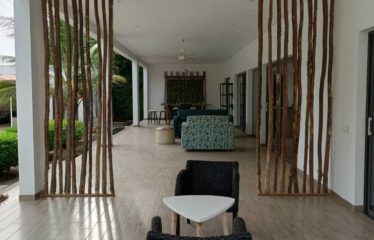 NGUERIGNE : Villa contemporaine de standing 5 chambres avec piscine à louer