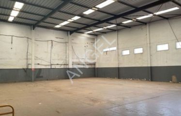 DAKAR THIAROYE : Hangar logistique + plateaux de bureaux à louer sur la route de Rufisque