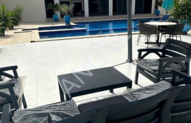 SALY : Villa de 2 000 m² à louer