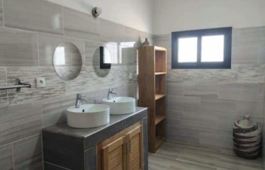 NGAPAROU : Grande maison neuve à vendre avec piscine – Proche de la mer