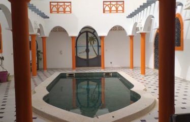 NGAPAROU : Charmant Riad à vendre – Proche Drève des Belges